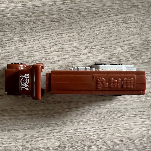 Wegmans Pez Rotisserie Chicken Brown Delivery Truck Working Wheels 2004 - Picture 3 of 9